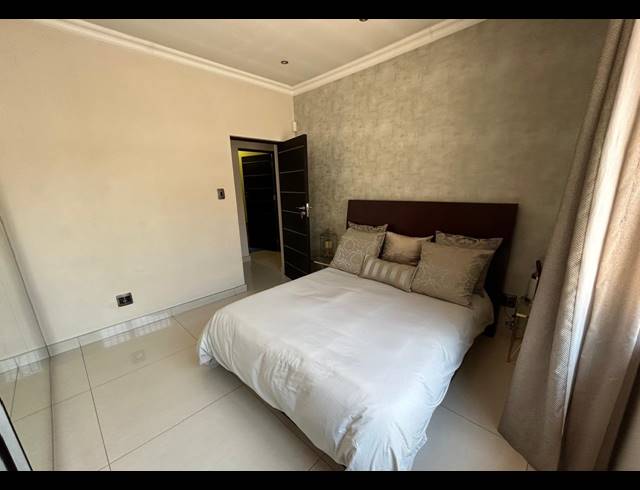 4 BEDROOM HOUSE FOR SALE IN OOS EINDE